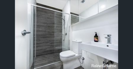 Contemporary Two Bedroom Apartment In The Heart of Marrickville - Photo 4