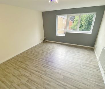 Green Oak Crescent, SHEFFIELD - Photo 1