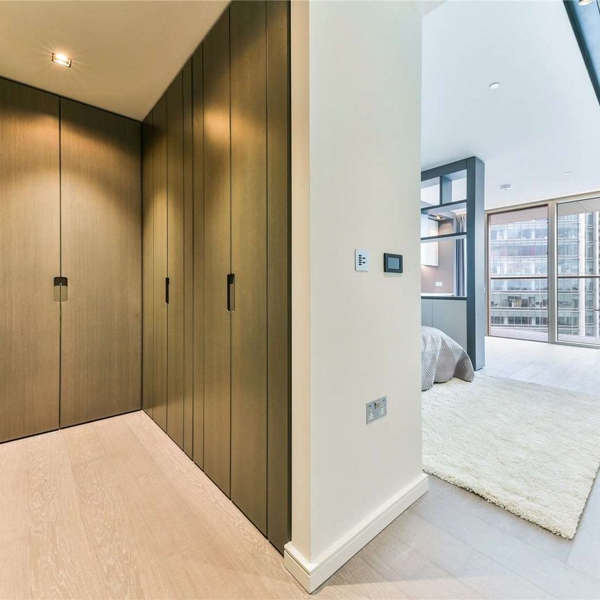 Savills are pleased to present this beautiful 20th floor studio apartment to rent in One Park Drive Development. - Photo 1