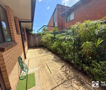 Recently renovated mere minutes to the beach - Photo 2