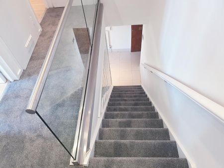 3 bedroom apartment to rent - Photo 2