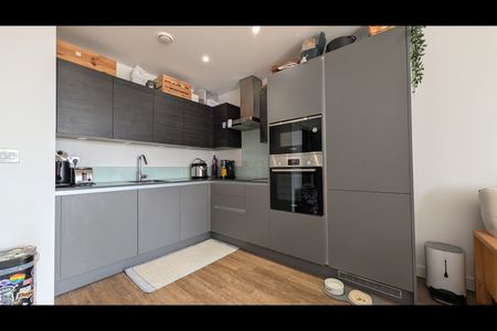 2 Bed Flat, Vanguard Way, E17 - Photo 5
