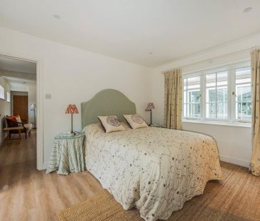 2 bedroom character property to rent - Photo 4