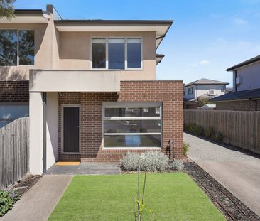 Modern, Spacious & Perfectly Positioned - Photo 5