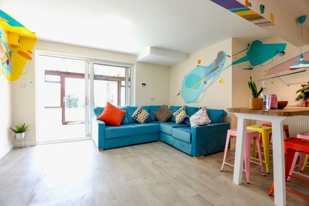 6 Bed Semi-Detached House, Brentwood Crescent, BN1 - Photo 4