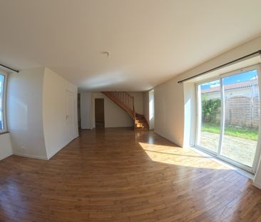 Location Maison 5 pièces 113m² ST GEORGES LES BAILLARGEAUX 86130 - Photo 2