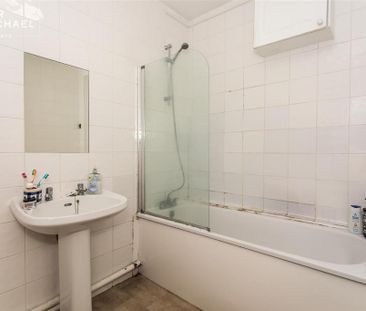 4 bedroom terraced house to rent - Photo 4