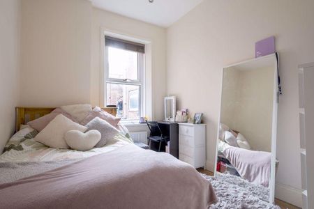 3 bedroom flat to rent - Photo 5