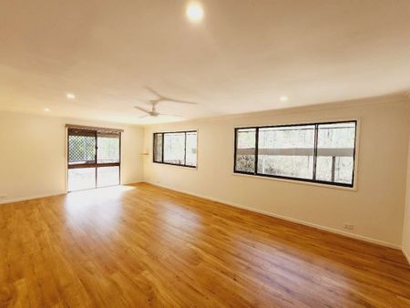 Dual-Living 5-Bedroom Home in North Maclean - Photo 2