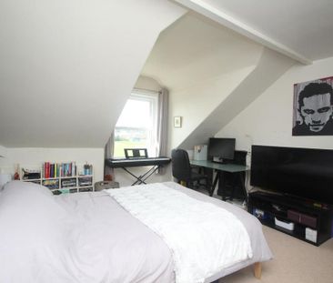 4 bedroom flat to rent - Photo 3