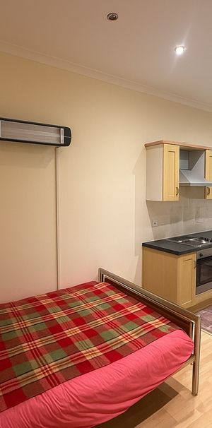 Studio Flat, Sandringham Road, E8 - Photo 1