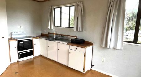 Tidy, serene and rural in Taihape - Photo 2