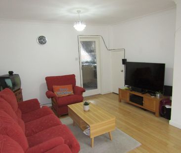 3 bed Terraced - To Let - Photo 6