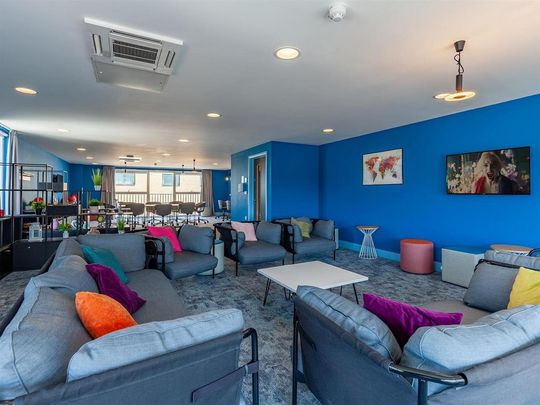 Studio to rent - Photo 1