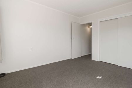 Beautifully Renovated 2-Bedroom Home in Mangere Bridge! - Photo 5