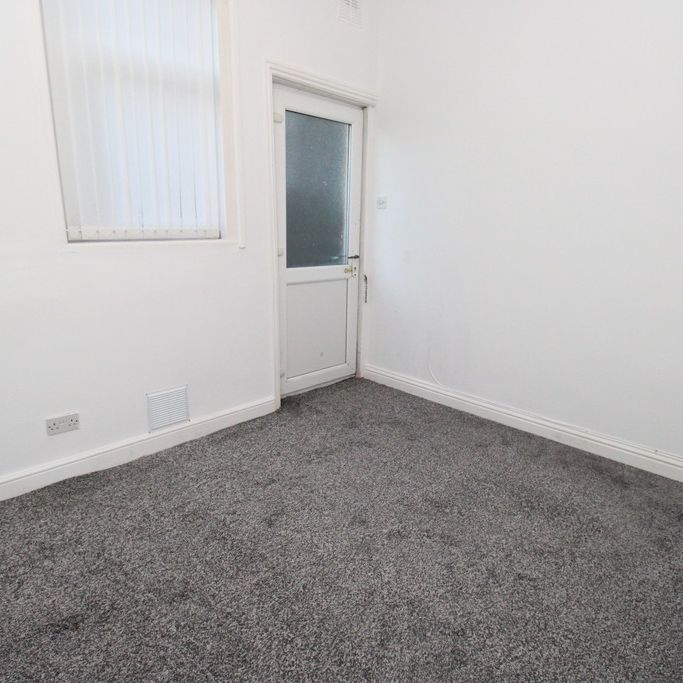 To Let 1 Bed Ground Floor Flat - Photo 1