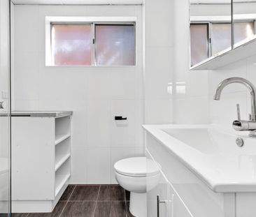 Ground floor apartment in the heart of Narrabeen - Photo 4