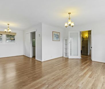 Stylish, comfortable, and perfectly positioned for easy living - Photo 2