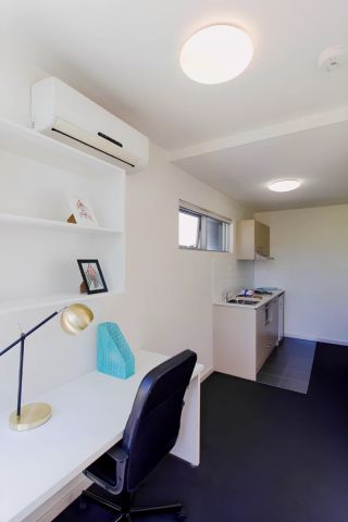 Large 1 Bedroom with Balcony - Photo 5