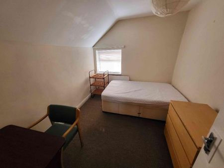 4 bedroom terraced house to rent - Photo 2