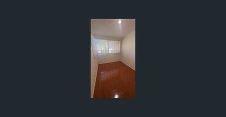 Beautiful 3-Bedroom House in a Prime Glenfield Station Location! Please contact Windy 0451969618 - Photo 2