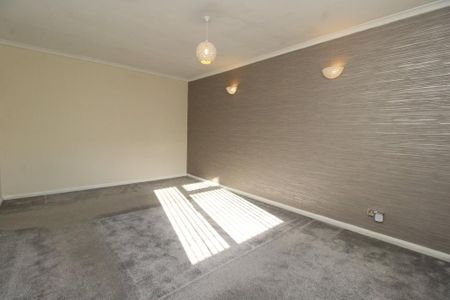 4 bedroom detached house to rent - Photo 2