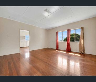 Spacious 4 bedroom family home with 2 bathrooms in new Auckland. - Photo 3