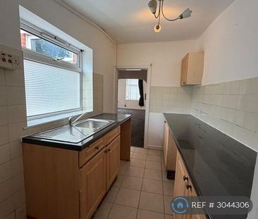 3 bedroom terraced house to rent - Photo 6