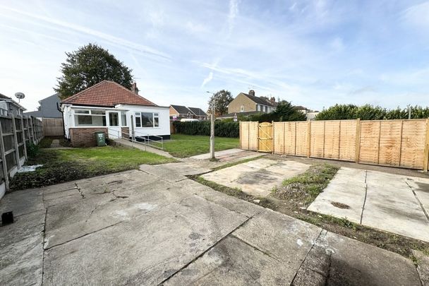 Dell Road East, LOWESTOFT - Photo 1