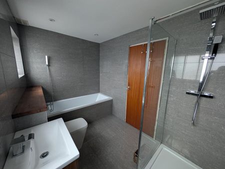 4 bedroom detached house to rent - Photo 4