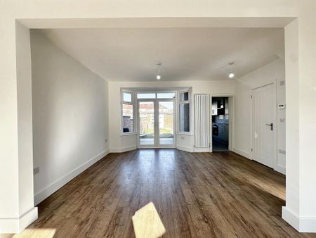 3 bedroom semi-detached house to rent - Photo 5