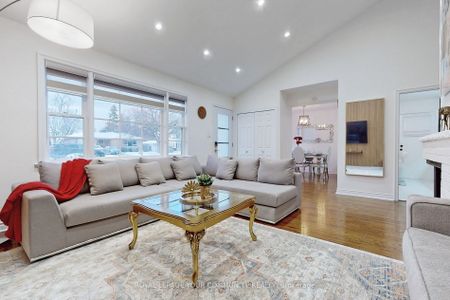 For Lease - 70 Bedford Park Avenue, Richmond Hill, Ontario - Photo 5