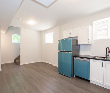 **GORGEOUS** 1 BEDROOM LOWER UNIT IN ST. CATHARINES!! - Photo 4
