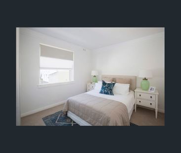 WELL PRESENTED & RENOVATED STYLISH 2 BEDROOM ART DECO APARTMENT IN ... - Photo 3