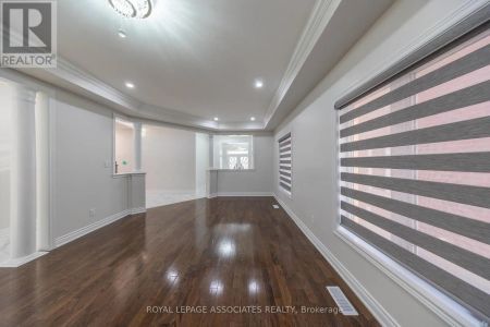 96 MAVERICK CRESCENT - Photo 3