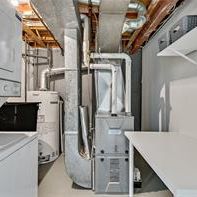 Room available in shared Townhouse! - Photo 3