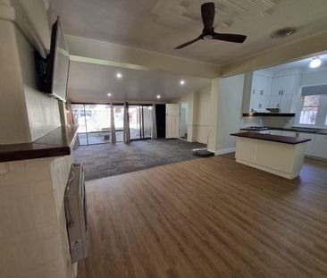 Charming Renovated Three-Bed Home in Albury - Photo 3