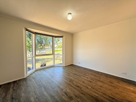 8 Greenhill Rise, Hampton Park VIC - Photo 3