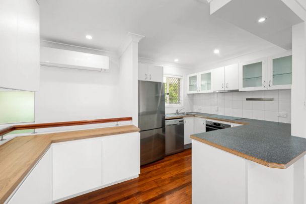 Split-Level Unit in Prime Location - Photo 1