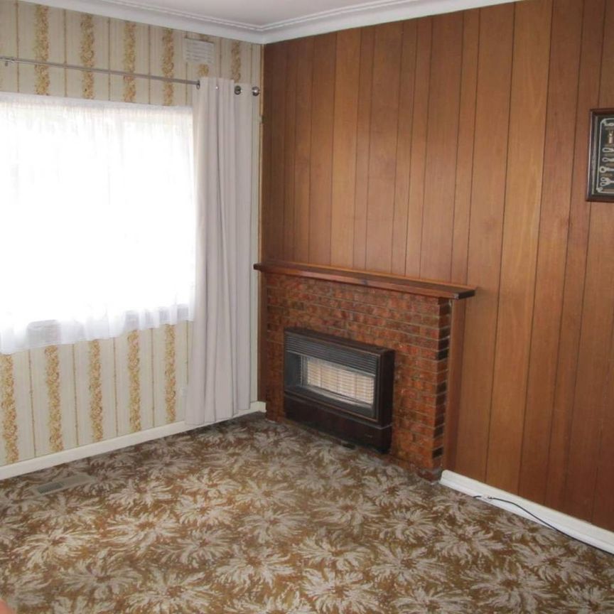 Conveniently close to transport & Altona Gate - Photo 1