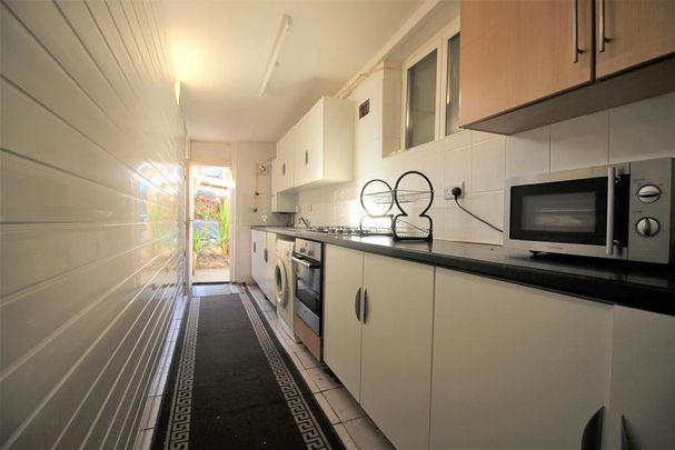 4 bedroom terraced house to rent - Photo 1