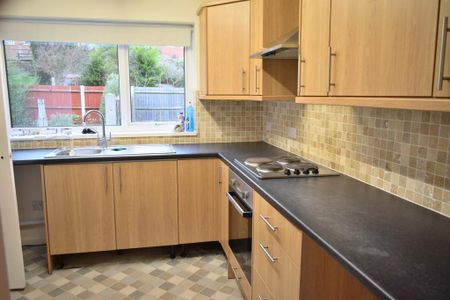 2 bedroom ground floor maisonette to rent - Photo 2
