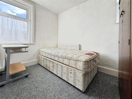 3 bedroom semi-detached house to rent - Photo 4