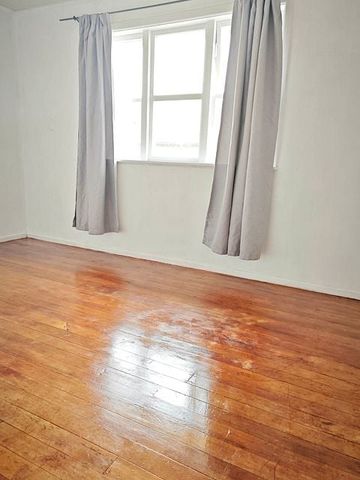 Charming 2BR Home with Great Amenities! - Photo 2