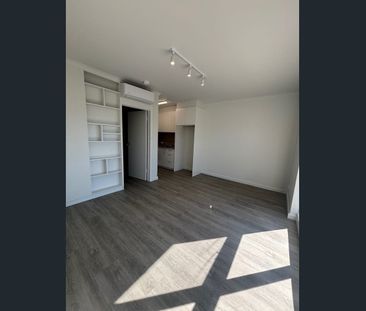 Refurbished One Bedroom apartment - Photo 6