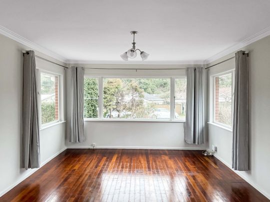 RENOVATED 3-BEDROOM KARORI HOME! - Photo 1