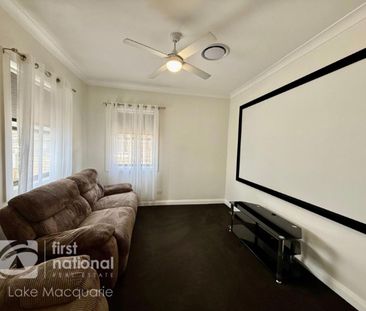 Family home with large shed - Prime Location in Toronto - Photo 3