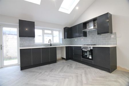 Snape Spur, Slough - Photo 3