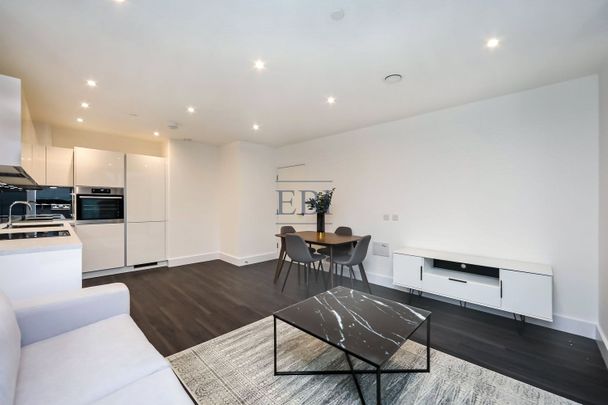 Kempton House, 122 High Street, TW18 4EQ - Photo 1