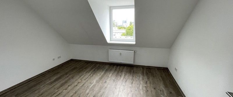 Frisch AUSGEBAUT 1,5-Zimmer-Dachgeschosswohnung mit Loggia - Photo 1
